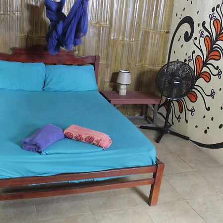My Little House Surf&Backpacker Hostel Montañita Eksteriør billede